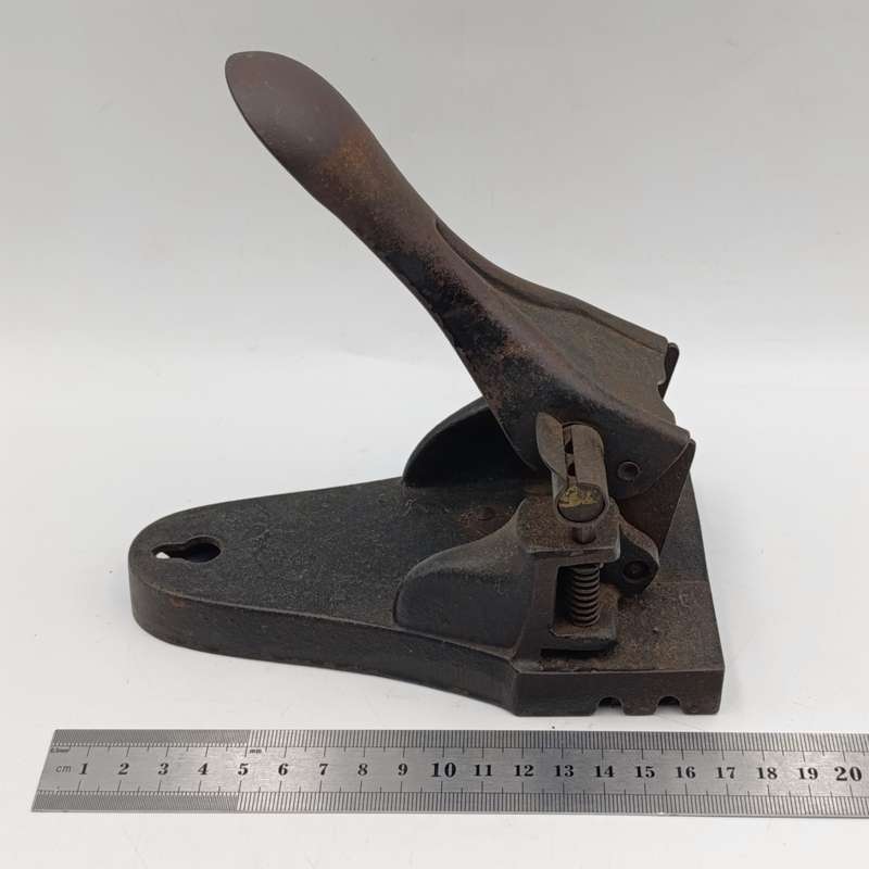 Antique Favorit iron 2-hole paper punch