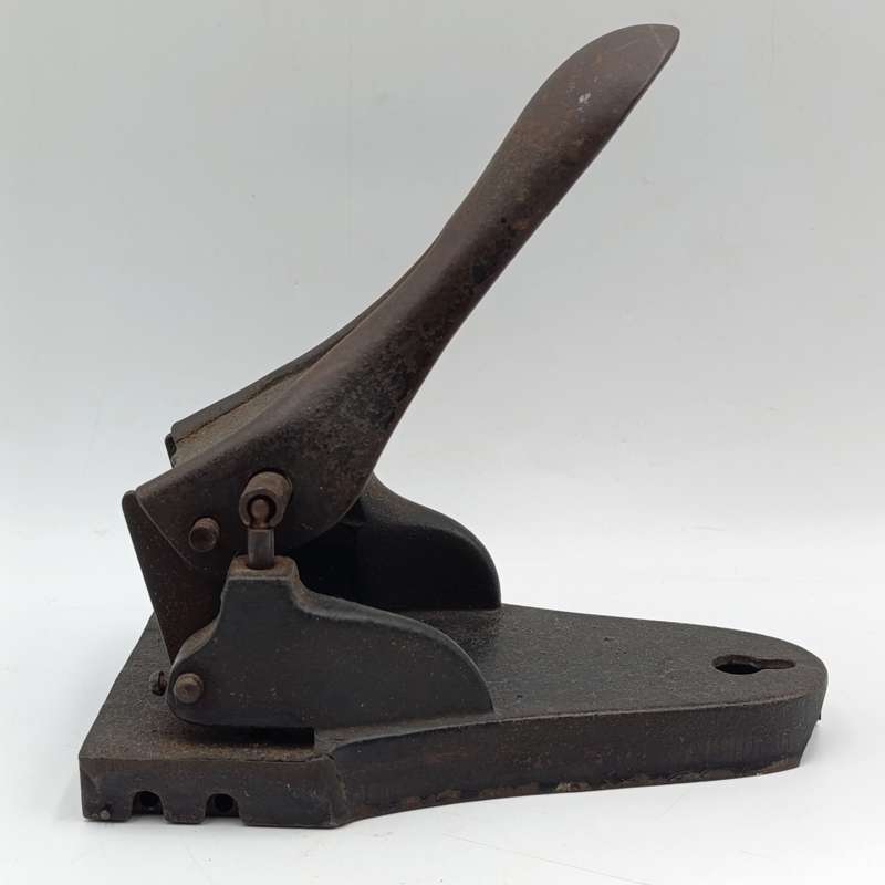 Antique Favorit iron 2-hole paper punch