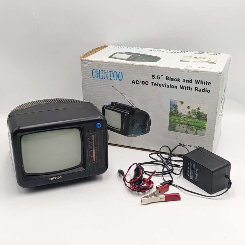 Vintage Chintoo 5.5 inch portable black and white TV with radio in box - working