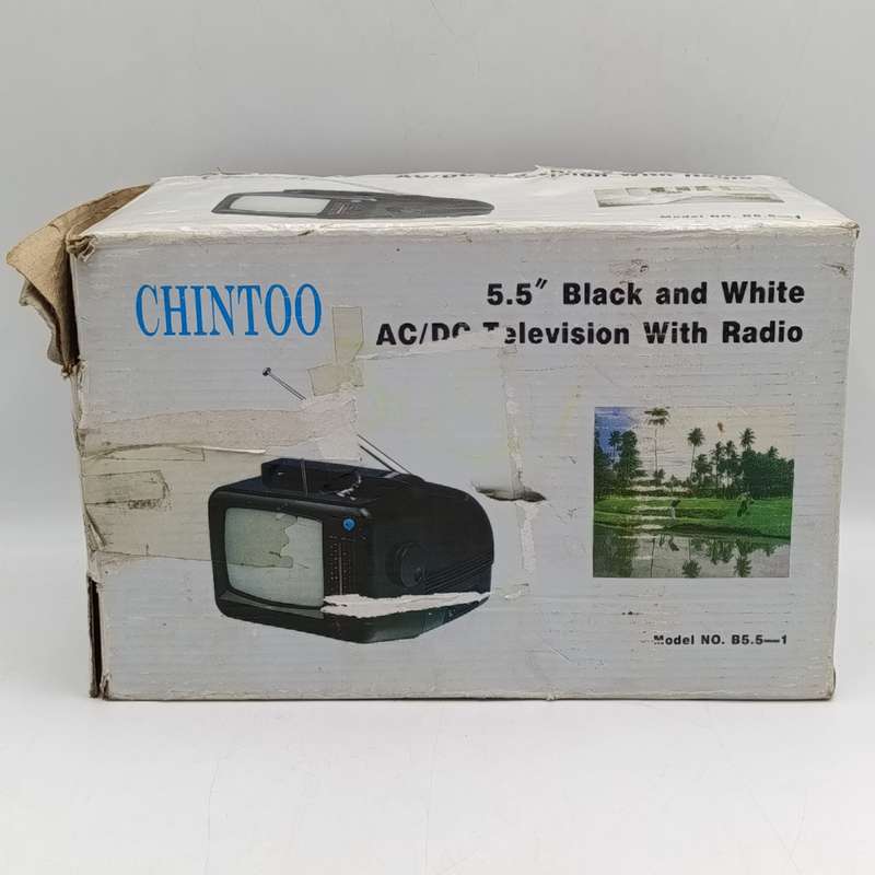 Vintage Chintoo 5.5 inch portable black and white TV with radio in box - working