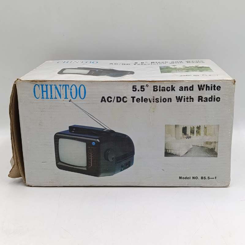 Vintage Chintoo 5.5 inch portable black and white TV with radio in box - working