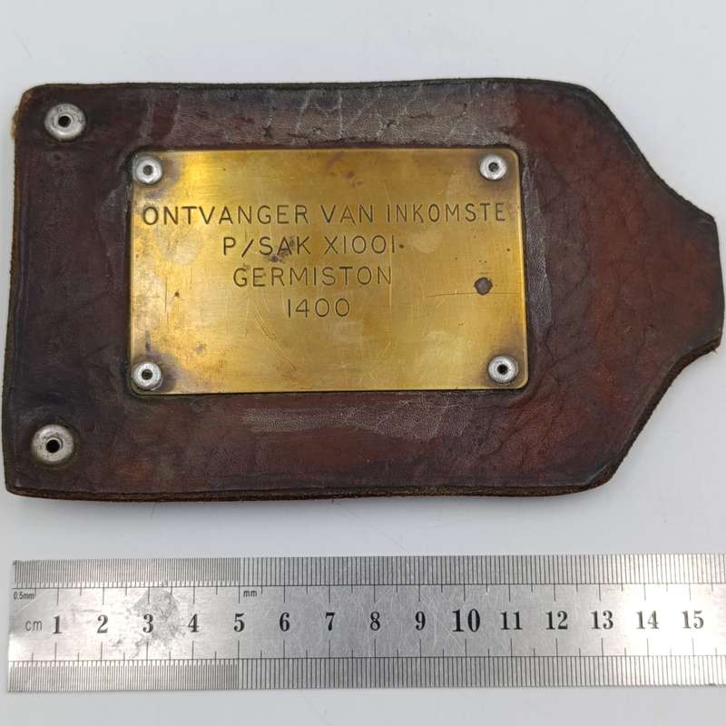 Leather postal tag between Posmeester Germiston and Ontvanger van inkomste