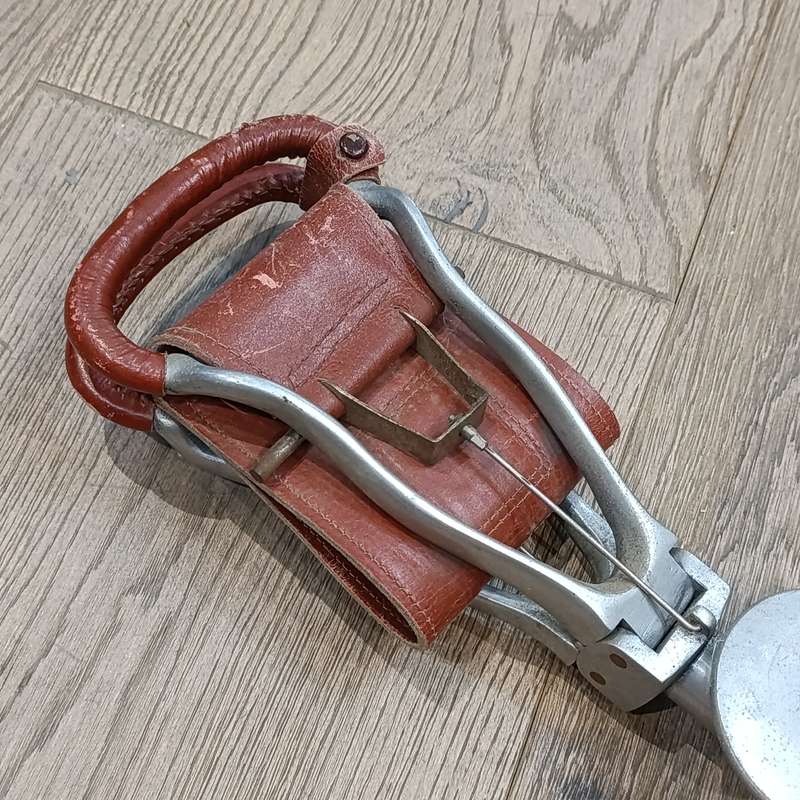 Vintage foldable field shooting seat