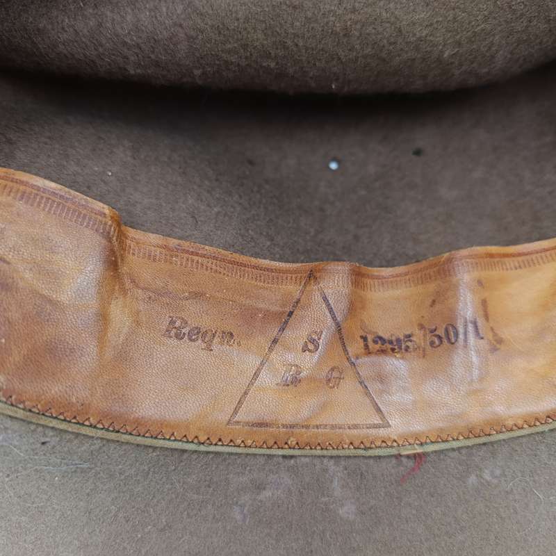 Northern Rhodesia Regiment slouch hat - made by Vero Everitt Ltd - marked SRG