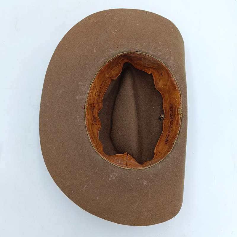 Northern Rhodesia Regiment slouch hat - made by Vero Everitt Ltd - marked SRG