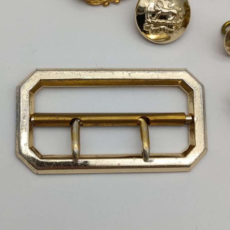 Mixed lot of Rhodesian military badges and buttons