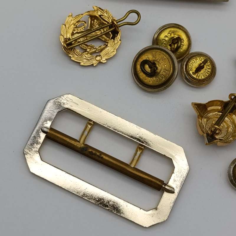 Mixed lot of Rhodesian military badges and buttons