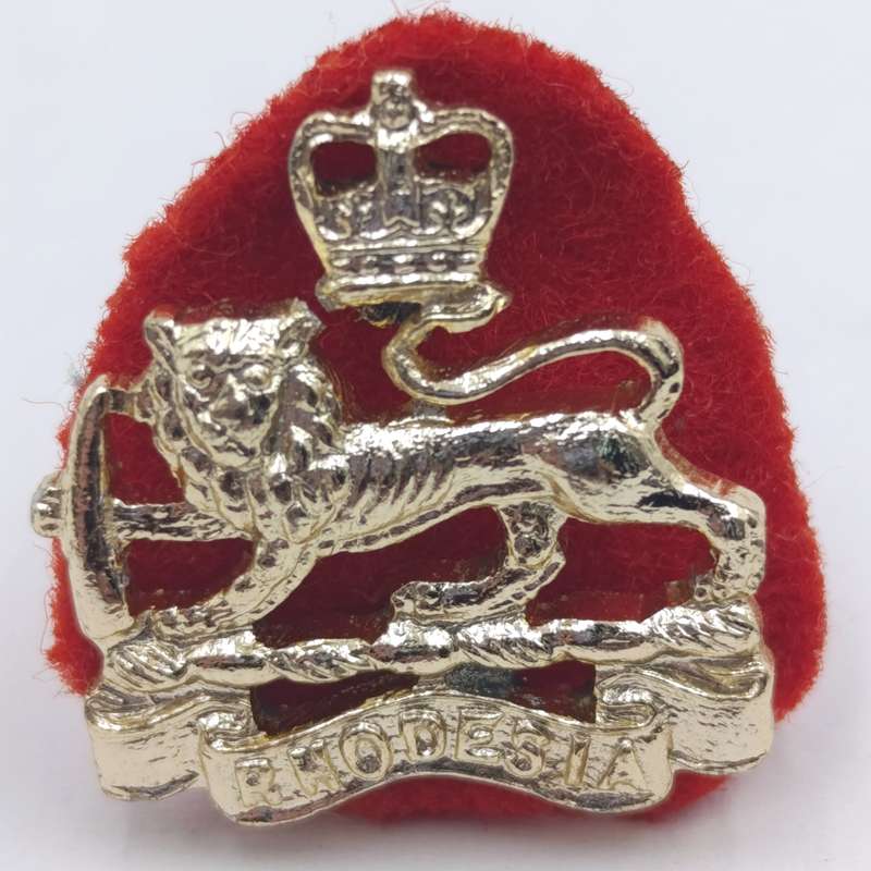 Pair of Rhodesia and Nyasaland mess dress collar badges