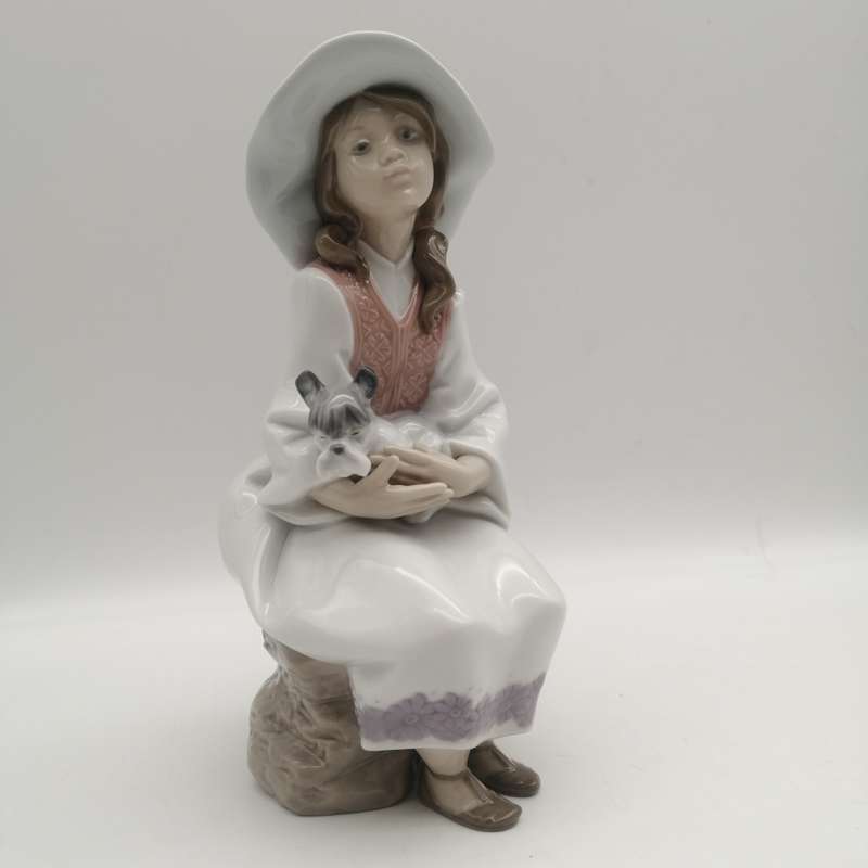 Lladro #6400 Daydreams porcelain figurine - no defects - no box