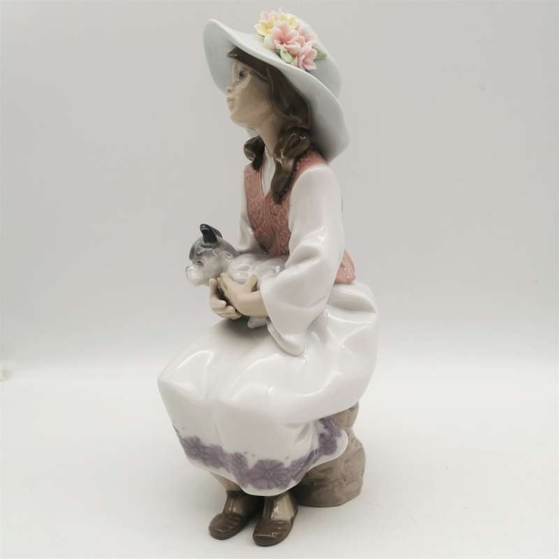 Lladro #6400 Daydreams porcelain figurine - no defects - no box
