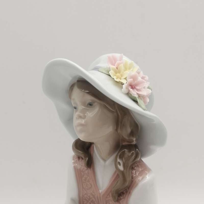 Lladro #6400 Daydreams porcelain figurine - no defects - no box