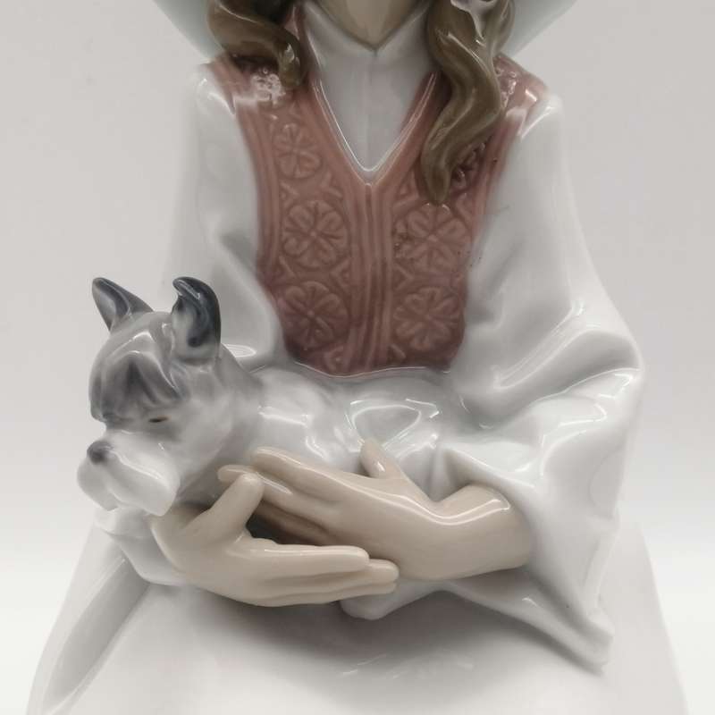 Lladro #6400 Daydreams porcelain figurine - no defects - no box