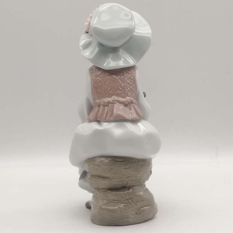 Lladro #6400 Daydreams porcelain figurine - no defects - no box