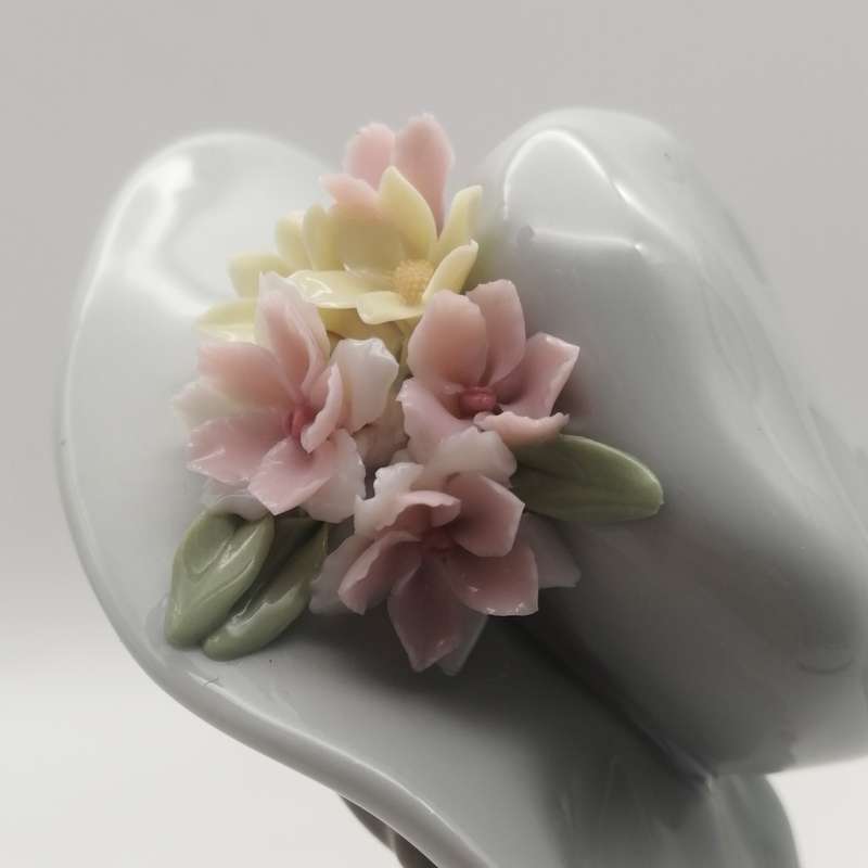 Lladro #6400 Daydreams porcelain figurine - no defects - no box