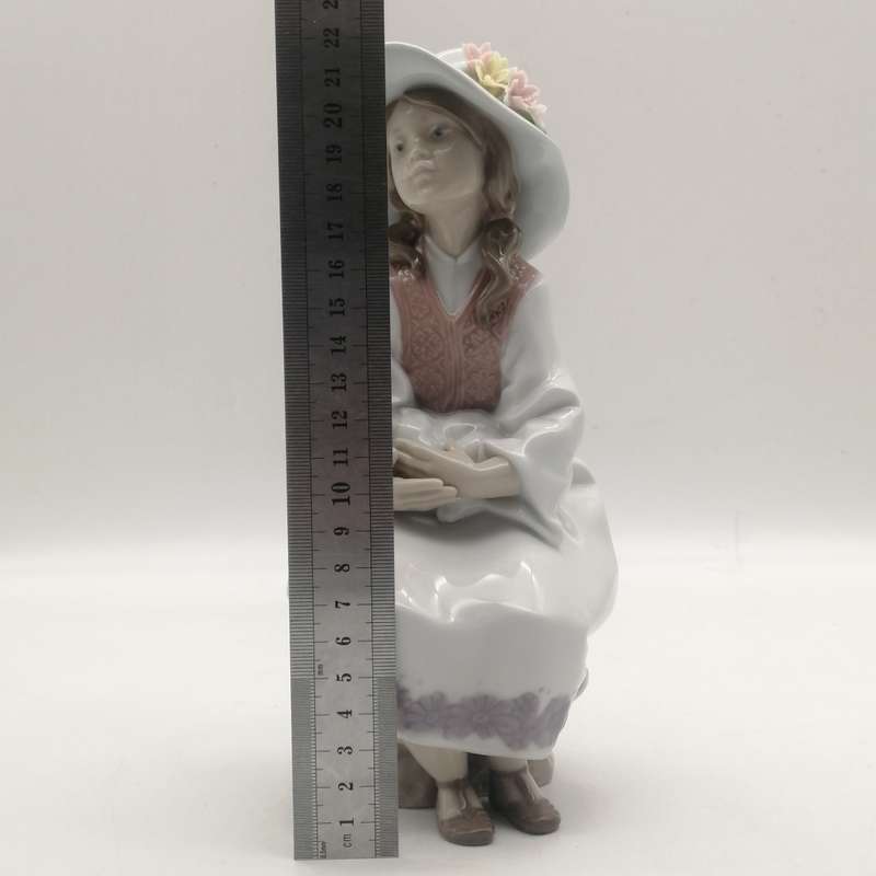 Lladro #6400 Daydreams porcelain figurine - no defects - no box
