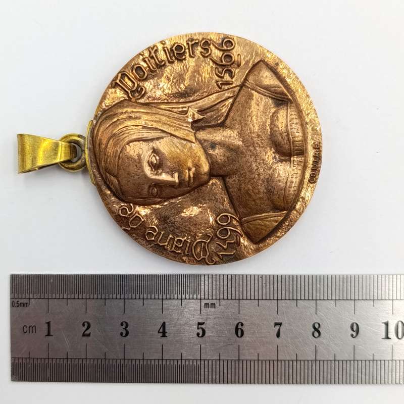 Chateau de Chenonceau Medal featuring Diane de Poitiers (countess of saint Vallier) 1975 Medal
