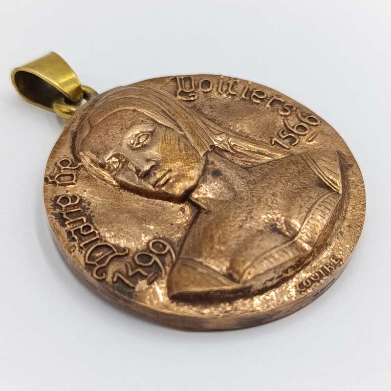 Chateau de Chenonceau Medal featuring Diane de Poitiers (countess of saint Vallier) 1975 Medal