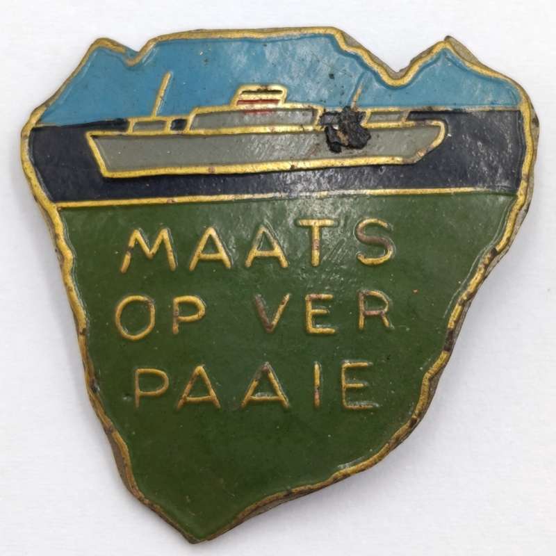 Lot of 2 Maats op Ver paaie pin badges