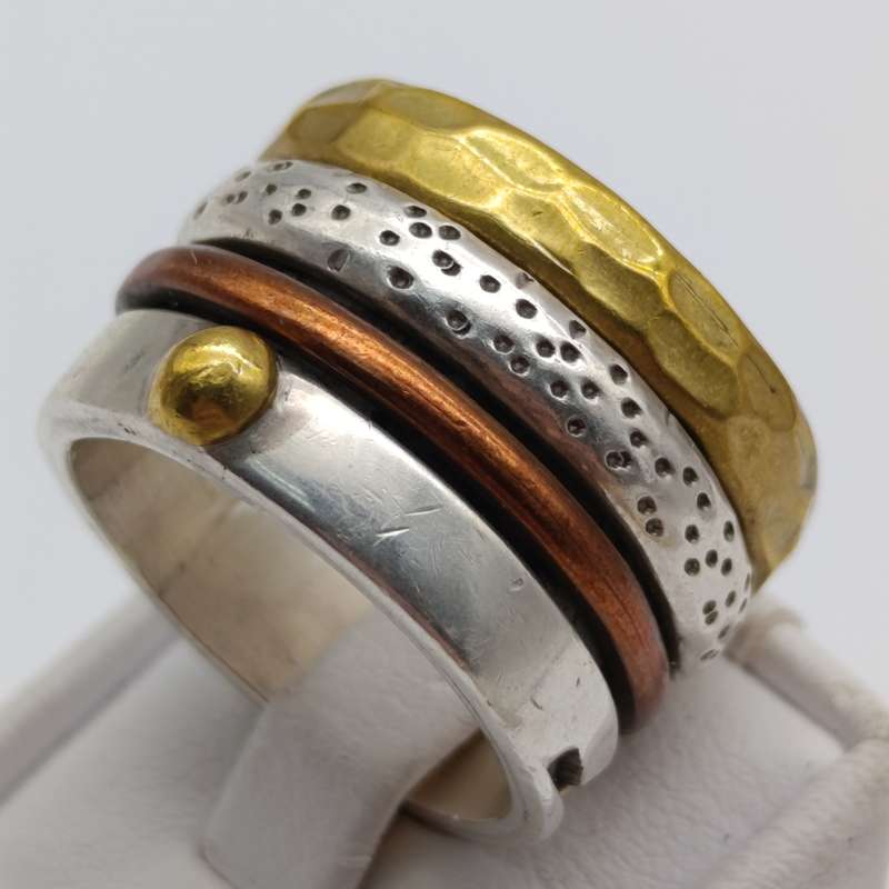 Sterling silver rustic spinner ring - weighs 18.8g - size Q 1/2