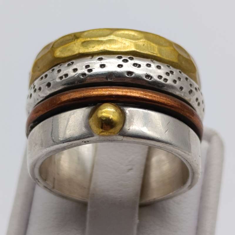 Sterling silver rustic spinner ring - weighs 18.8g - size Q 1/2