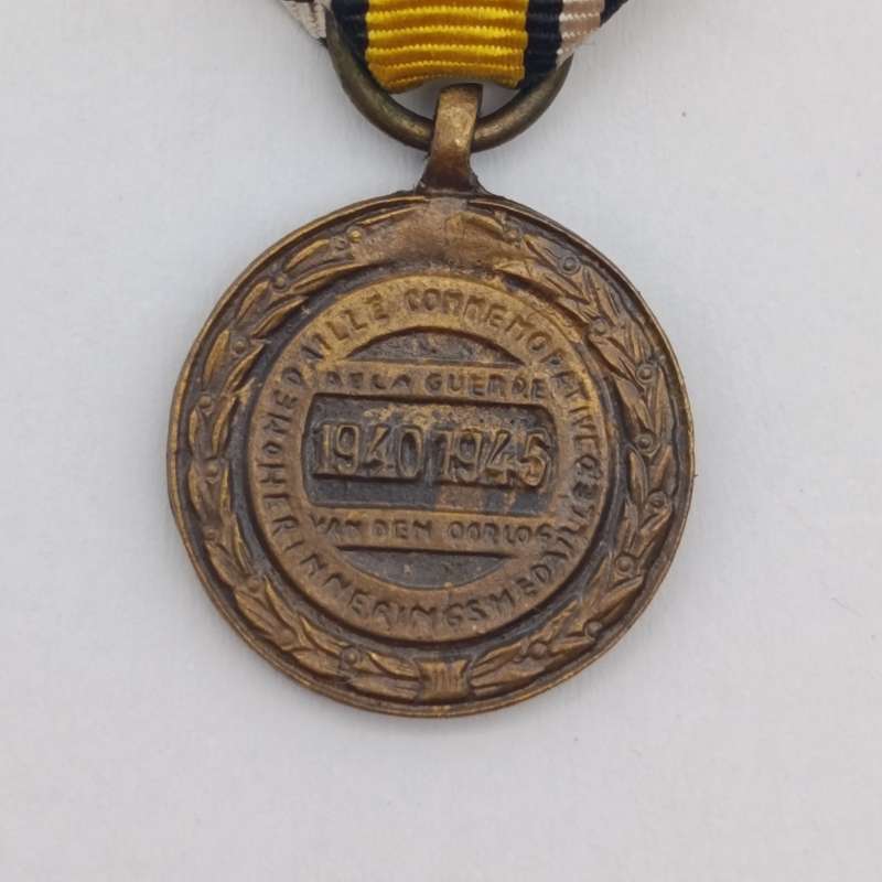 WW2 Belgium Victory medal miniature with clasp for combat forces