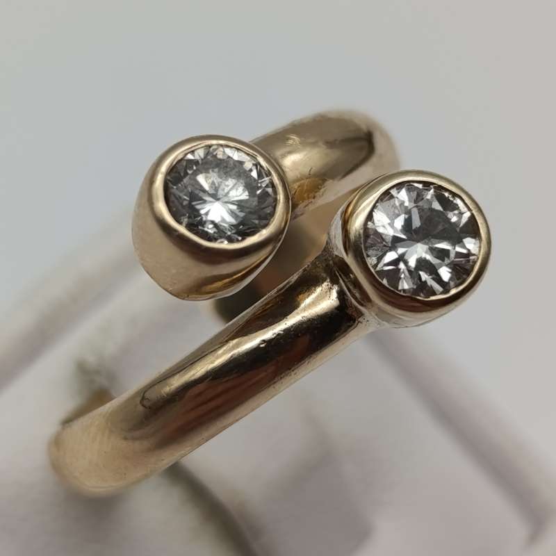 9kt Yellow gold diamond ring with 2 diamonds of about 0.50ct each - weighs 5.3g