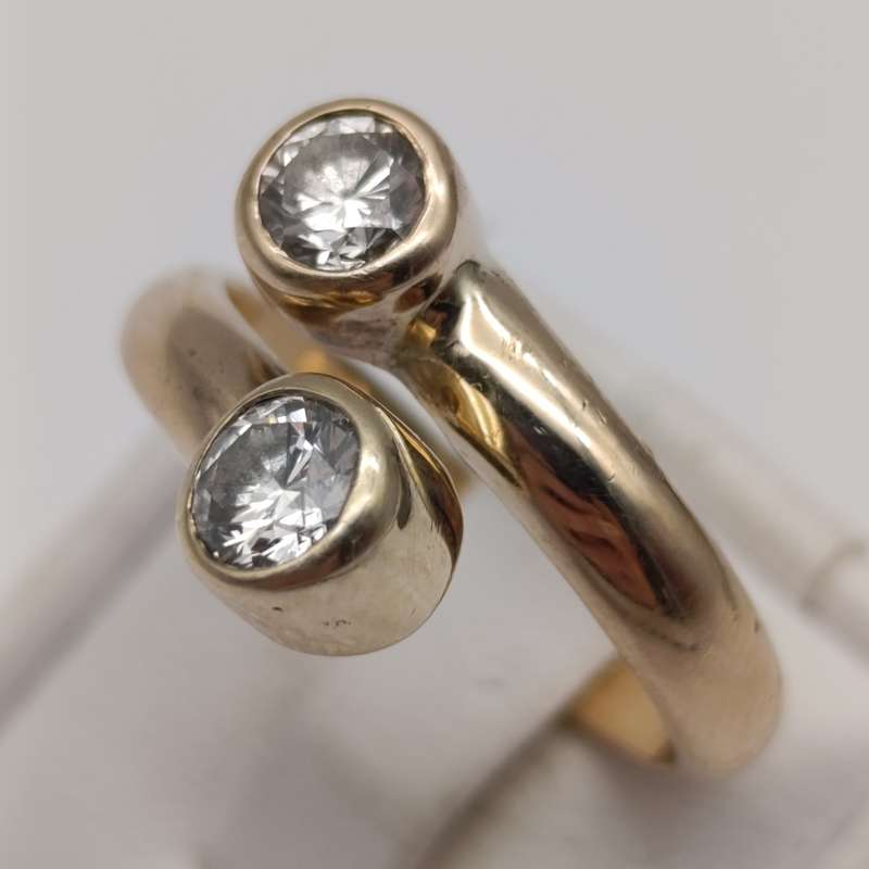 9kt Yellow gold diamond ring with 2 diamonds of about 0.50ct each - weighs 5.3g