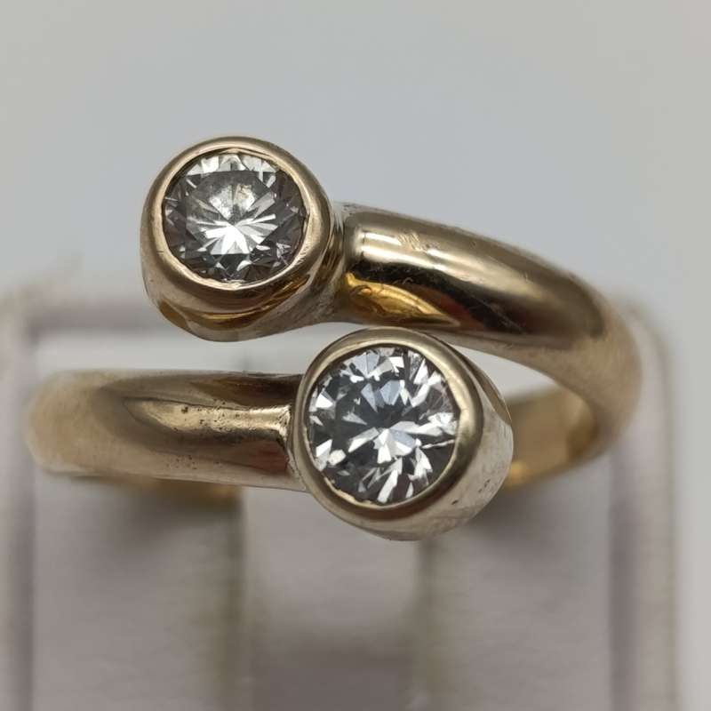 9kt Yellow gold diamond ring with 2 diamonds of about 0.50ct each - weighs 5.3g