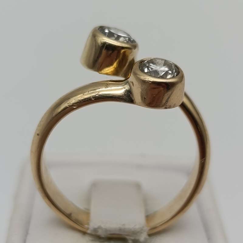 9kt Yellow gold diamond ring with 2 diamonds of about 0.50ct each - weighs 5.3g