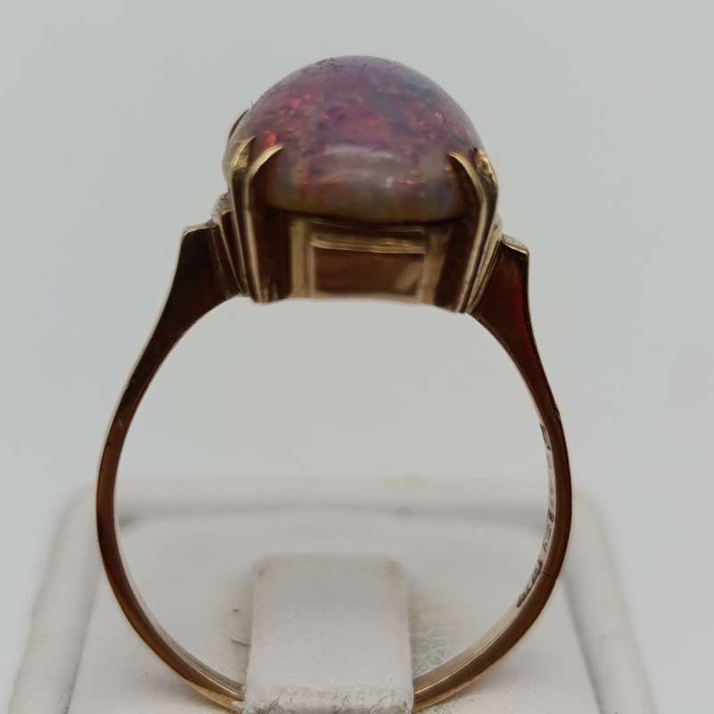 9kt Yellow gold ring with faux fire opal - weighs 4.8g