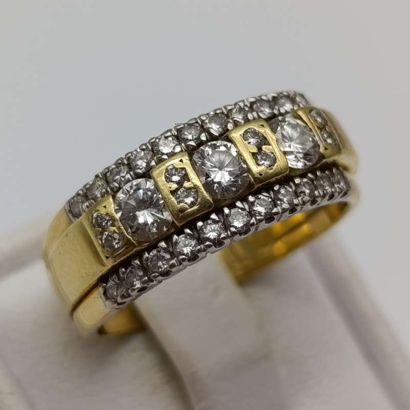 18kt Yellow gold diamond ring with 33 diamonds of over 1 carat in total - weighs 7.1g