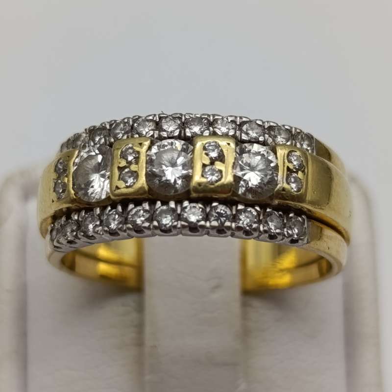 18kt Yellow gold diamond ring with 33 diamonds of over 1 carat in total - weighs 7.1g