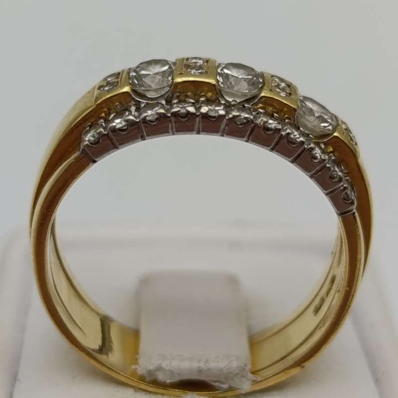 18kt Yellow gold diamond ring with 33 diamonds of over 1 carat in total - weighs 7.1g