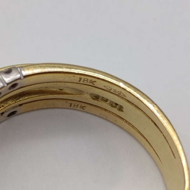 18kt Yellow gold diamond ring with 33 diamonds of over 1 carat in total - weighs 7.1g