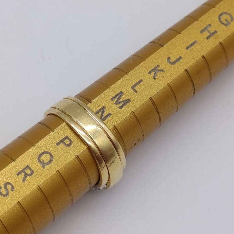 18kt Yellow gold diamond ring with 33 diamonds of over 1 carat in total - weighs 7.1g