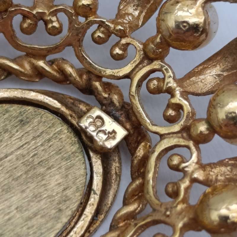 Antique 8kt gold brooch with handpainted portrait and seedpearls - weighs 8.1g