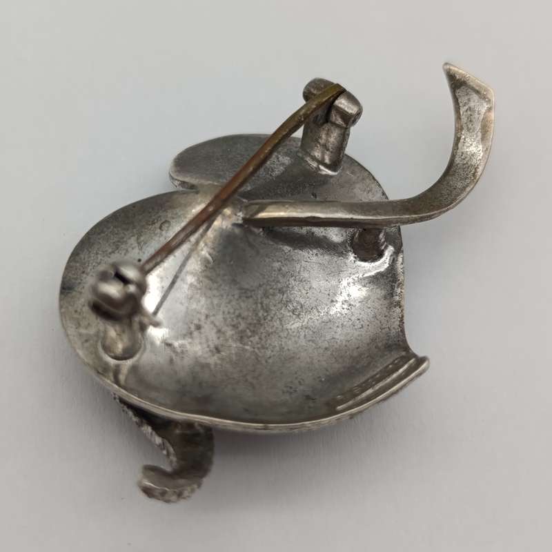 Sterling silver marcasite brooch with pearl - weighs 9.2g