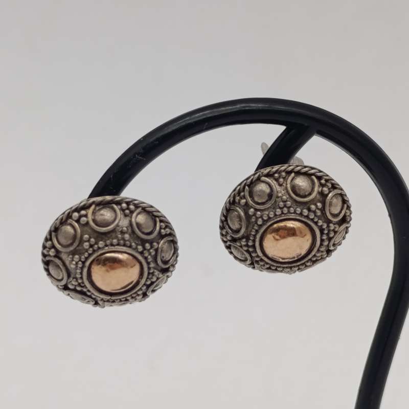 Pair of vintage Sterling silver earrings with gold clad centre - weighs 2.0g