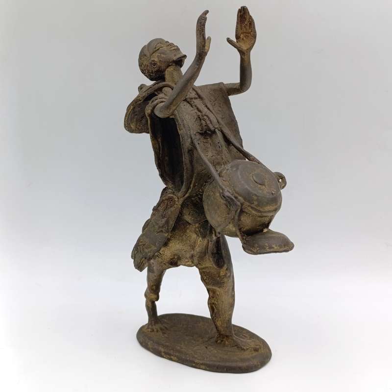 Vintage Ashanti bronze statue of drummer - Lost wax method used