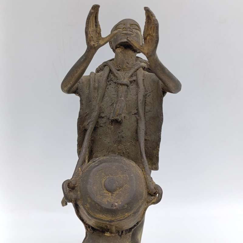Vintage Ashanti bronze statue of drummer - Lost wax method used