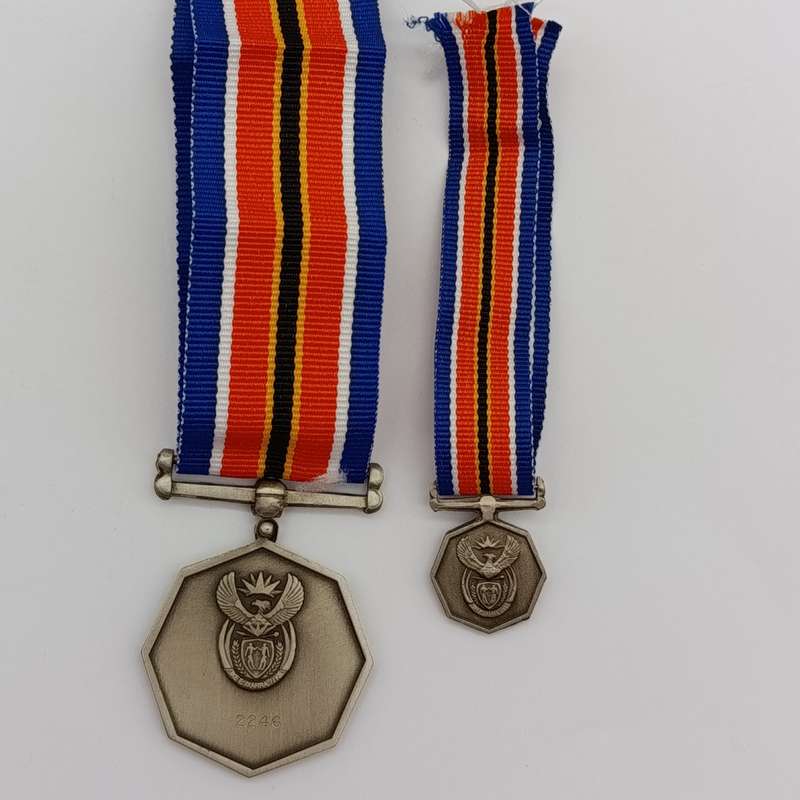 SANDF Tshunmelo Ikatelaho medal plus miniature #2246