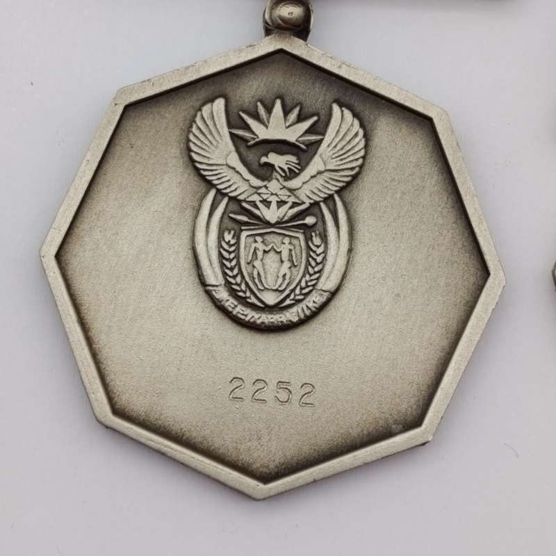 SANDF Tshumelo Ikatelaho medal plus miniature #2252