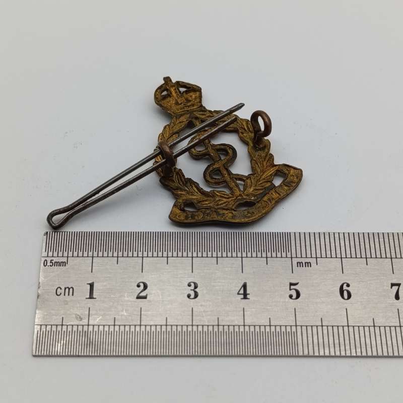 WW2 SA Medical Corps beret/collar badge