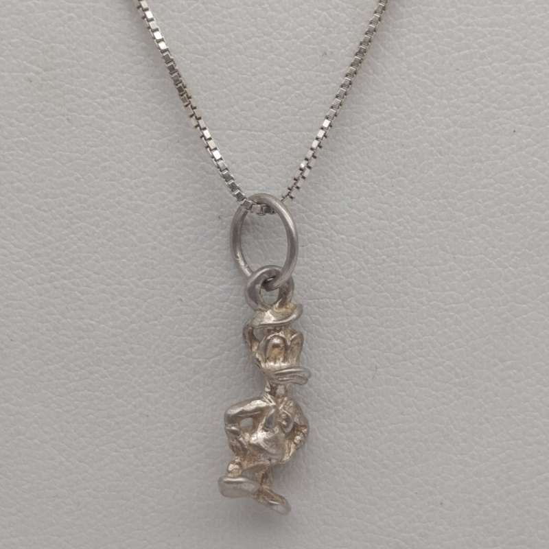Sterling silver necklace with donald duck pendant - weighs 3.3g - length 39cm