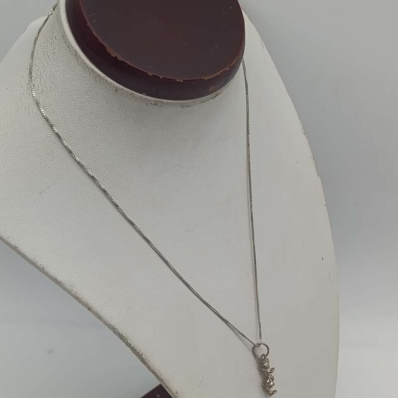 Sterling silver necklace with donald duck pendant - weighs 3.3g - length 39cm
