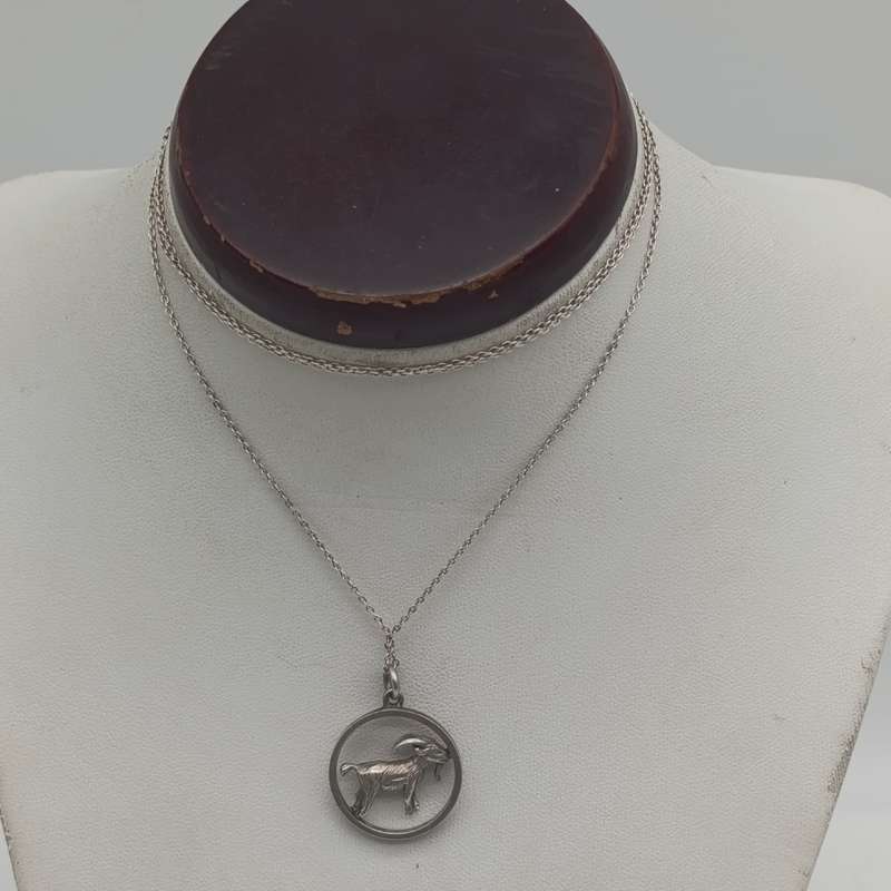 Sterling silver necklace with goat pendant - weighs 5.9g