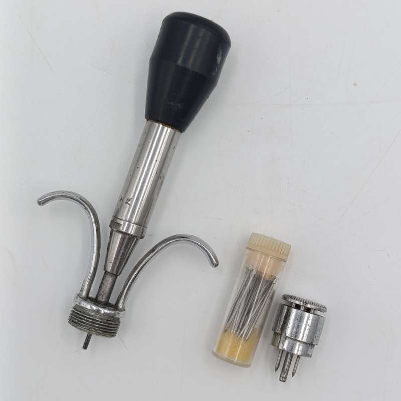 BCG Vaccine Heaf Gun - antique item to do vaccination - Lots of spare needles