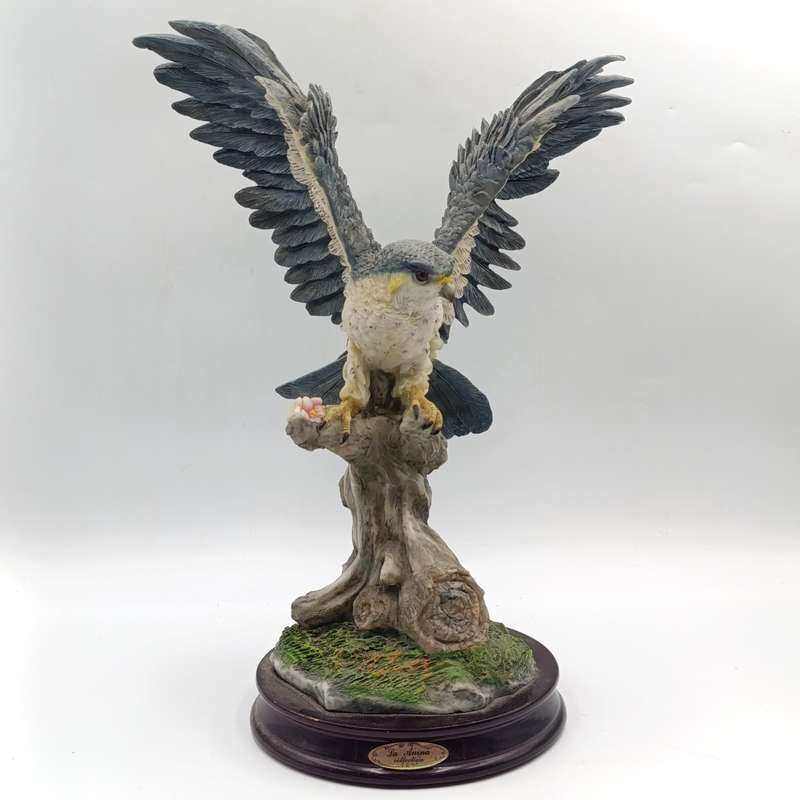 Beautiful Peregrine Falcon poly-resin scuplture - La Anina collection - tail feather chipped