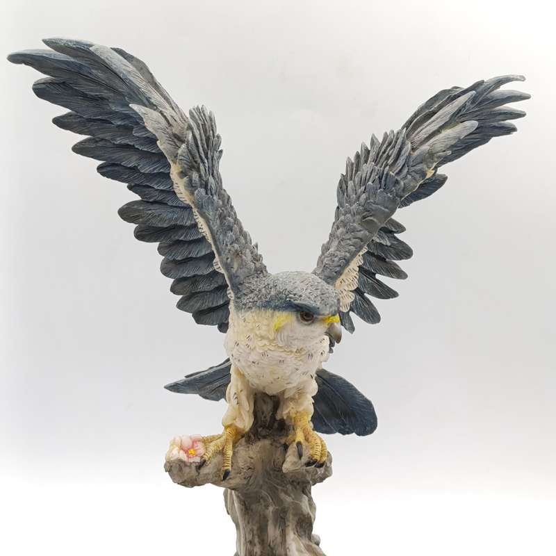 Beautiful Peregrine Falcon poly-resin scuplture - La Anina collection - tail feather chipped
