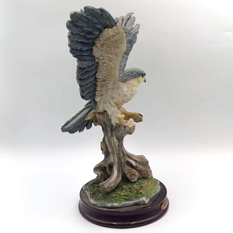 Beautiful Peregrine Falcon poly-resin scuplture - La Anina collection - tail feather chipped
